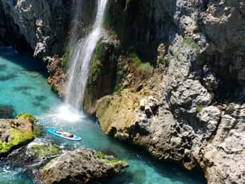 Ruta libre en paddel surf por la cascada de Nerja y Maro 😍