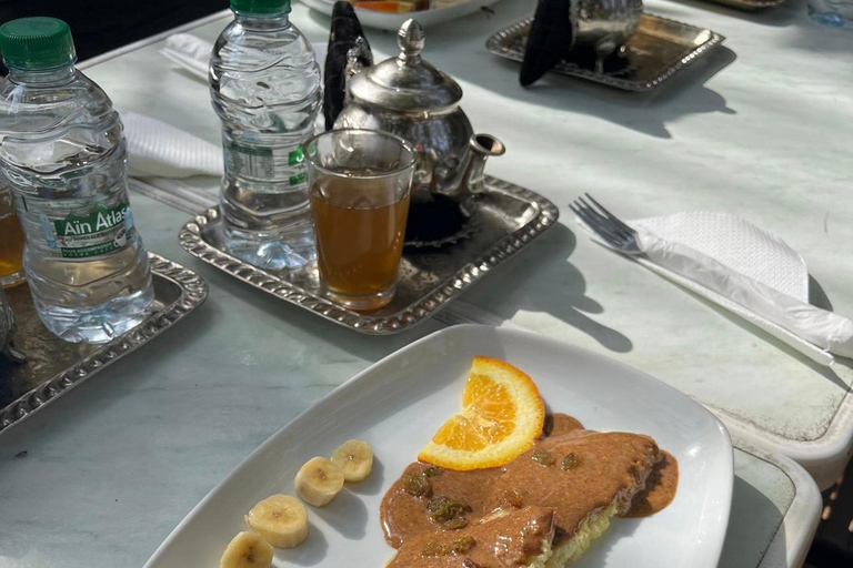 Thee en koffie drinken, BabaProbeer de Marokkaanse thee waar is de kunstenaar mensen ontmoet?