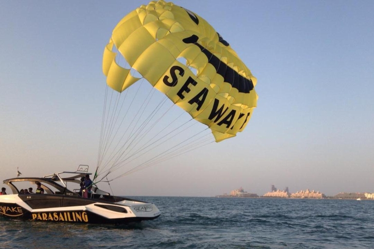 Dubái: paravelismo y tour en barco en la playa JBR