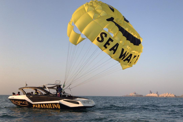 Dubái: paravelismo y tour en barco en la playa JBR