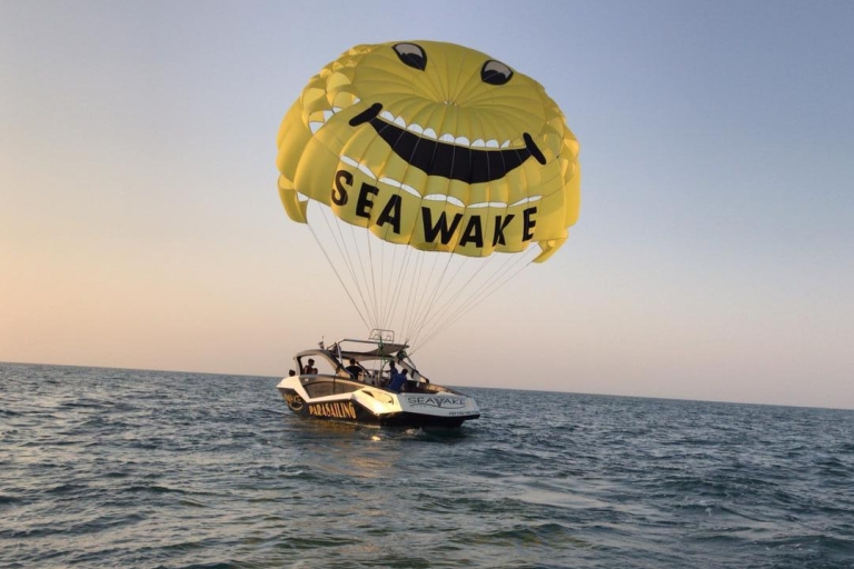Dubaj: Parasailing Adventure & Boat Tour w JBR Beach