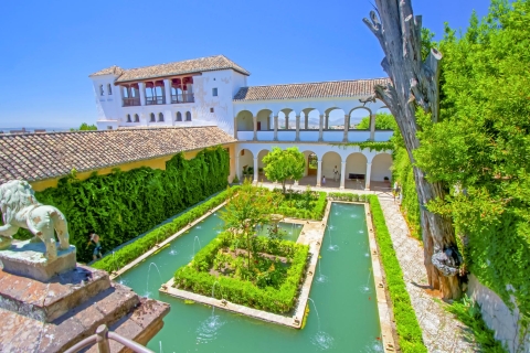 Granada: Alhambra kleine groepsreis met Nasrid-paleizenGedeelde rondleiding in het Engels