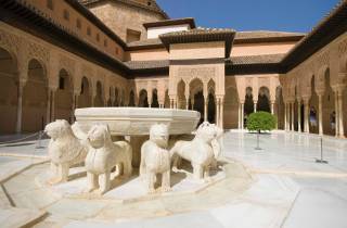 Granada: Alhambra & Nasridenpaläste – Tour ohne Anstehen