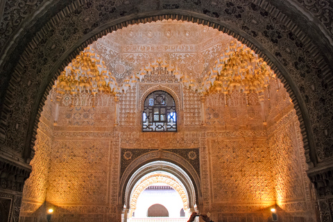 Granada: Excursão particular a Alhambra, Nasrid e GeneralifeGranada: Excursão Particular à Alhambra, Palácios Nasridas e Generalife