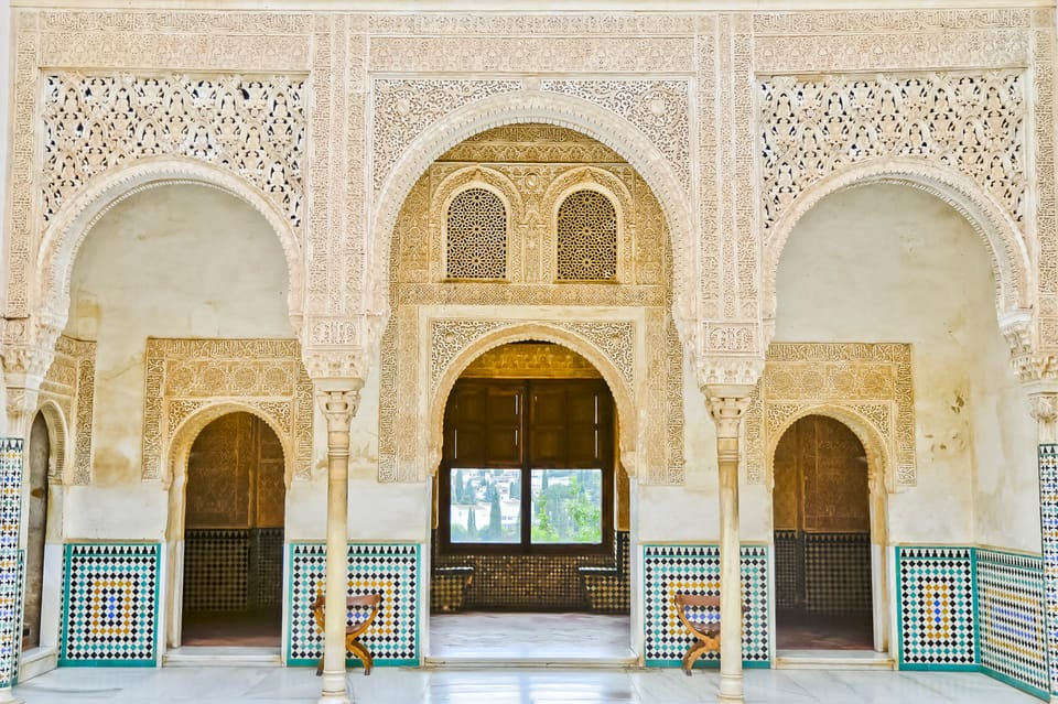 Alhambra & Nasrid Palace: Private Tour With Tickets | GetYourGuide