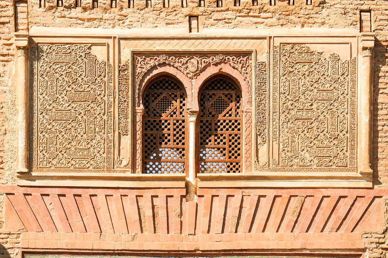 Alhambra: szybkie zwiedzanie ogrodów Generalife i AlcazabyAlhambra: ogrody Generalife i Alcazaba w trybie przyspieszonym