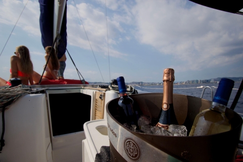 Barcelona: Private Segelbootsfahrt2-stündige private Segelbootsfahrt am Wochenende