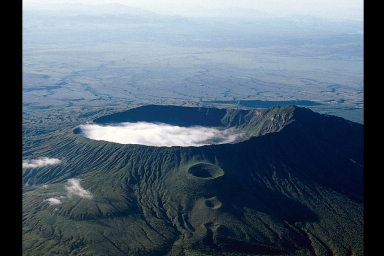 Nairobi: randonnée d'une journée au mont Longonot avec excursion en bateau