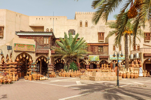 Full-Day Tour in Oman: Enchanting Forts of Nizwa and Jabreen