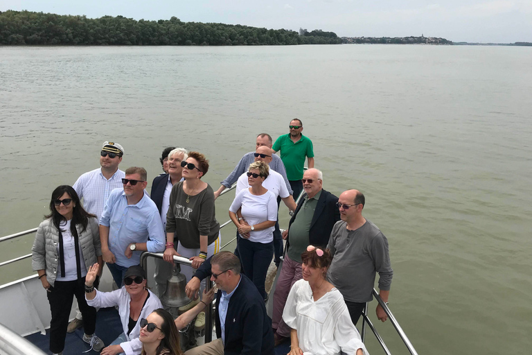 Belgrado: Cruzeiro ao pôr do sol em barco aberto com guia ao vivoBelgrado: Passeio de barco guiado pela cidade