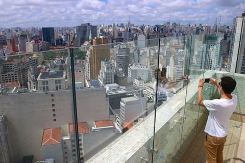 São Paulo: Downtown Walking Tour with Farol Santander Entry
