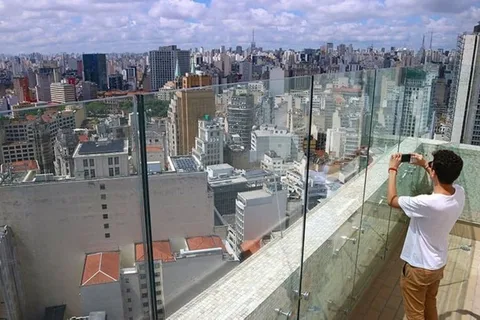 Excursão a pé pelo centro da cidade com entrada no Farol Santander