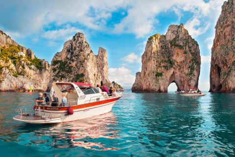 Capri: tour en barco de día completoCapri: tour en barco de día completo desde Sorrento