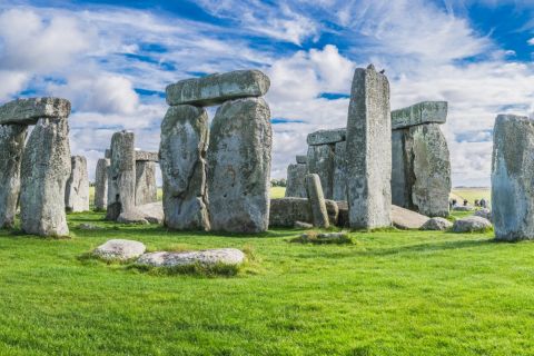 From London: Private Stonehenge Guided Tour with Dinner