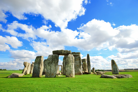 Z Londynu: Prywatna wycieczka z przewodnikiem po Stonehenge i BathWycieczka w języku angielskim z lunchem w cenie