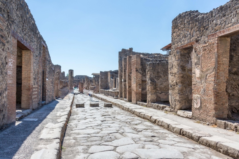 From Rome: Private Day Tour of Pompeii & Amalfi Coast