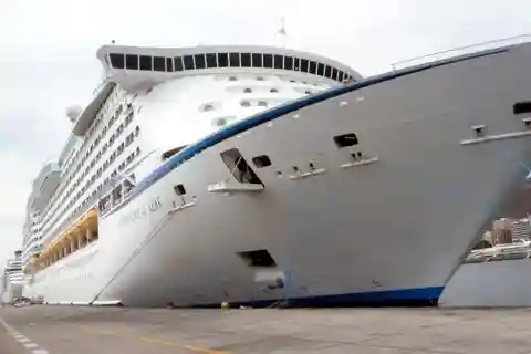 From Civitavecchia: Private Day Trip to Rome