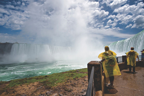 Chutes du Niagara, Canada : billet d&#039;entrée pour le voyage derrière les chutesBon de confirmation pour &quot;Journey Behind The Falls&quot;