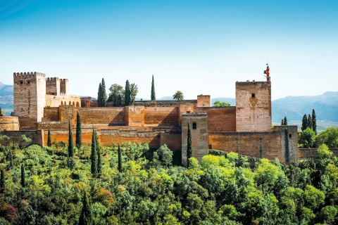 Z Sewilli: całodniowa wycieczka do Granady i Alhambry z biletemWycieczka w języku hiszpańskim, angielskim, włoskim i francuskim