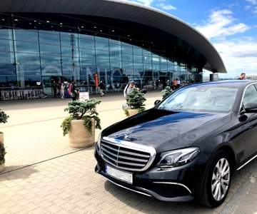 Krakow: Private Transfer to/from Krakow Airport (KRK)