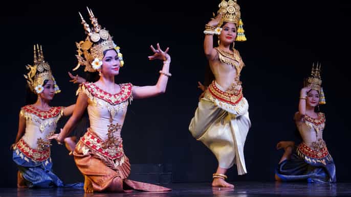phnom penh dinner and traditional cambodian dance show