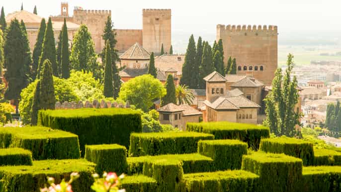 granada alhambra gardens generalife alcazaba guided tour