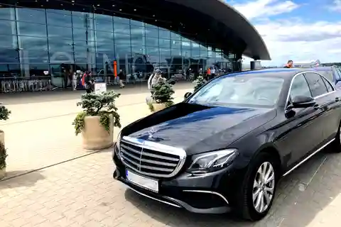 Kraków: Privat transfer till/från Budapest