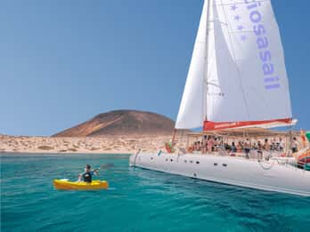 Von Lanzarote aus: Segeltagestour um La Graciosa