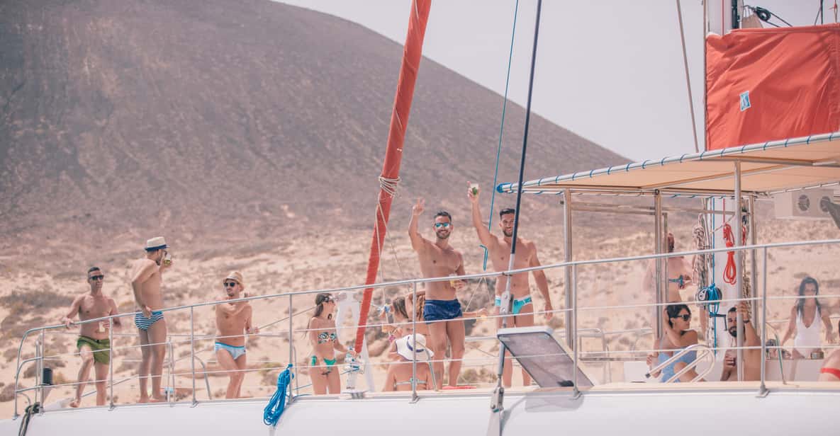 Lanzarote: 6-Hour Sailing Trip to La Graciosa