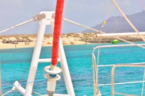 From Lanzarote: Sailing Day Trip Around La Graciosa From Lanzarote: Sailing Day Trip to La Graciosa
