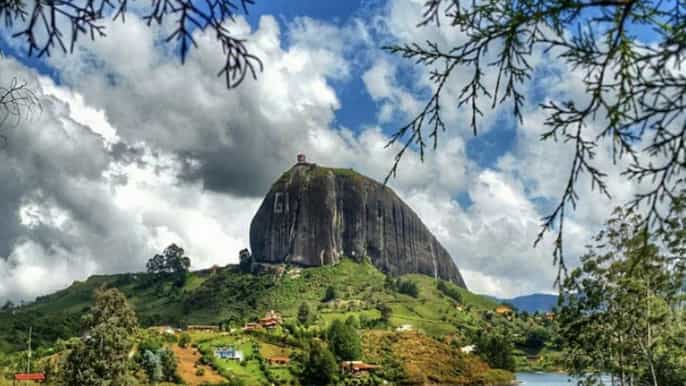 guatapé piedra del peñol and boat tour from medellín