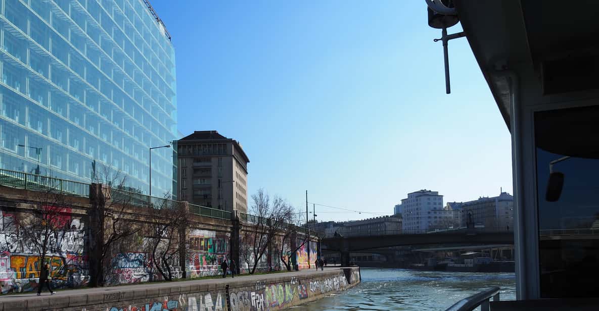 Viena: tour en barco de 1 h por el canal del Danubio