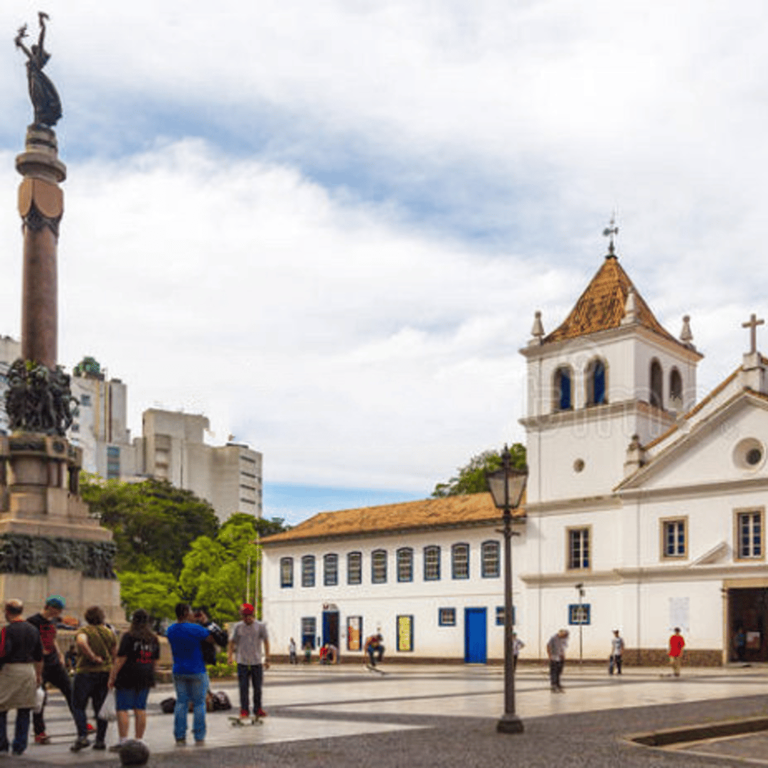 Colagem de mídia