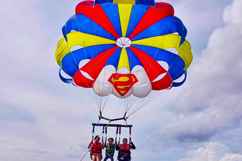 Coron Palawan: Vattensporter Parasailing med hotelltransferCoron Palawan: Vattensporter Parasailing-Solo med hotellöverföring