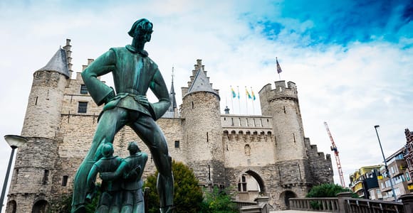 Von Brüssel aus: Ganztagestour Antwerpen und Gent mit Guide