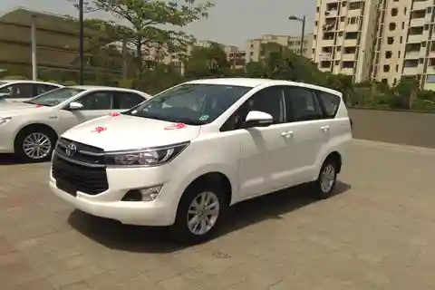 Bangalore: Private Car Hire and Driver with Flexible Options