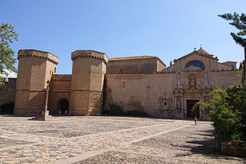 Från Salou: Rundtur i klostret Poblet med upphämtning från hotelletFrån Salou: Rundtur till klostret Poblet med upphämtning från hotellet