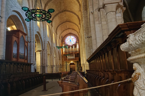 Från Salou: Rundtur i klostret Poblet med upphämtning från hotelletFrån Salou: Rundtur till klostret Poblet med upphämtning från hotellet