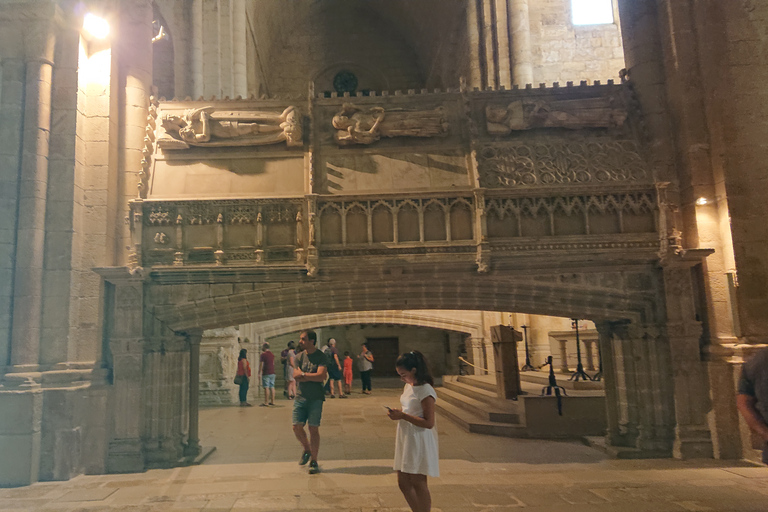 Från Salou: Rundtur i klostret Poblet med upphämtning från hotelletFrån Salou: Rundtur till klostret Poblet med upphämtning från hotellet