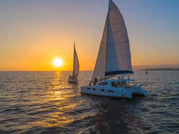 Puerto Vallarta: Bay of Banderas Luxury Sunset Sailing Tour