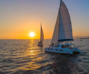 Puerto Vallarta: Tour di lusso in barca a vela al tramonto nella Baia di Banderas