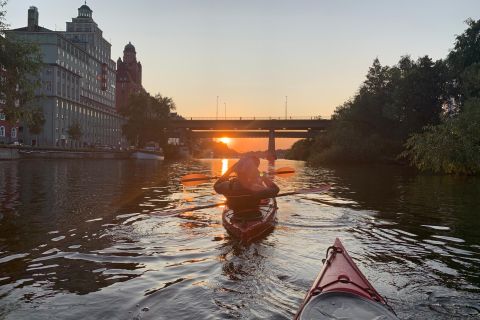 Stockholm: City Sunset Kayaking and Fika Experience