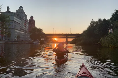Kajak i Stockholm: Kajakutflykt i solnedgången i staden + svensk fika