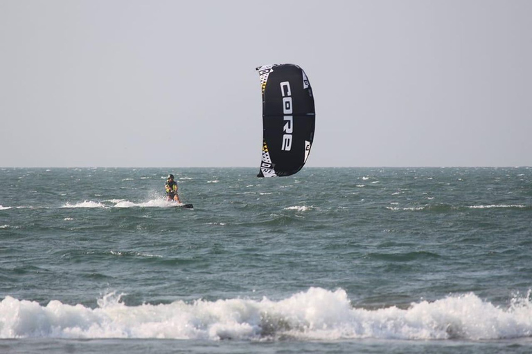 Cartagena: Private Kitesurfing Classes 1-hour Private Kitesurfing Class