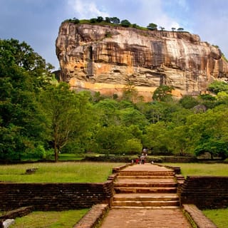 From Bentota: Day Trip to Sigiriya and Dambulla Temple