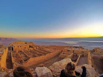 Au départ de Tel-Aviv : lever de soleil sur Massada, Ein Gedi, et excursion à la mer Morte