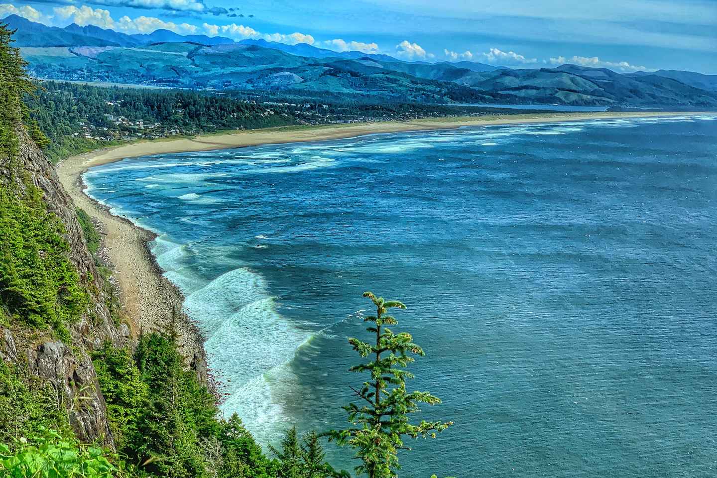 romantic things to do in newport oregon | admire the views from oregon's tallest lighthouse