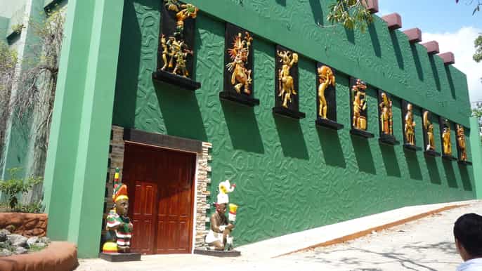 from san salvador pablo tesak museum tour and cihuatán