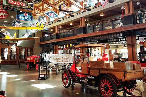 Calgary: 3.5-Hour Bus City Tour with Gasoline Alley Museum