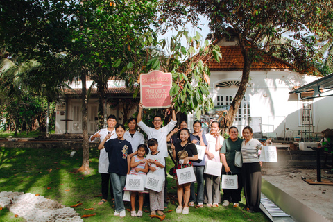 Phú Quốc: visita y taller en una fábrica de chocolate agridulceExperiencia todo incluido: elaboración, preparación y degustación